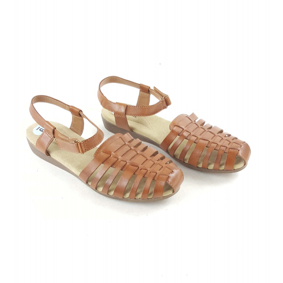 clarks ladies closed toe sandals